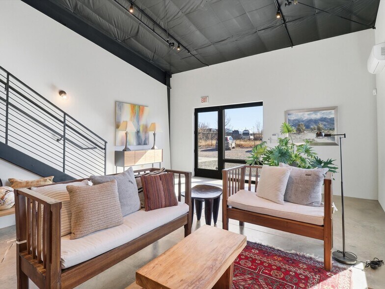 1728 Camino Carlos Rey, Santa Fe, NM à louer - Photo principale – Image 1 sur 40
