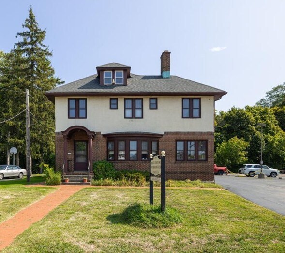 2038 Lake Ave, Rochester, NY à vendre - Photo principale – Image 1 sur 10