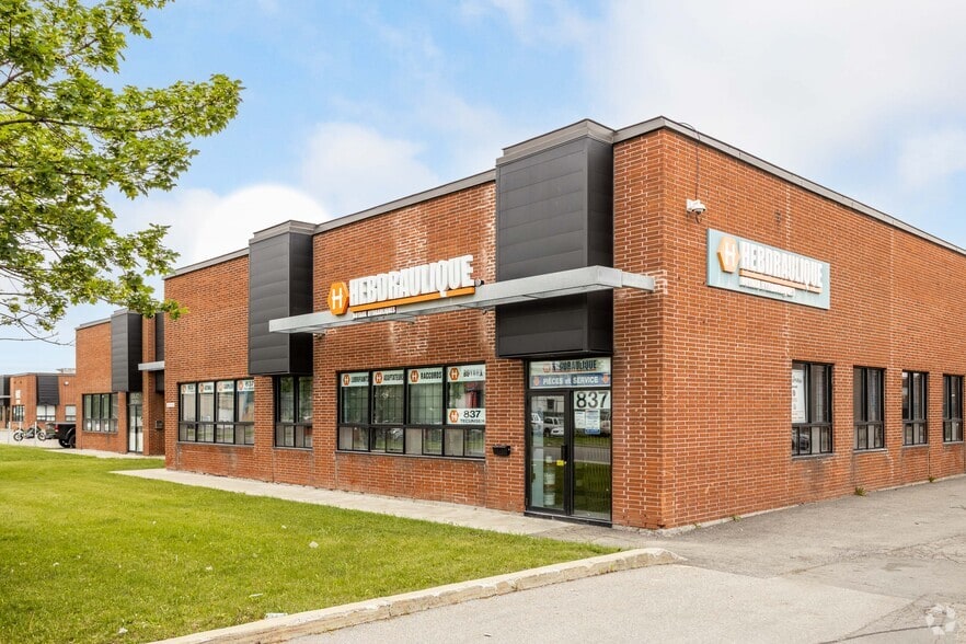 837-845 Rue Tecumseh, Dollard-des-Ormeaux, QC à louer - Photo principale – Image 1 sur 8