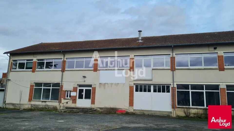 Local d’activités dans Issoudun à louer - Photo de l’immeuble – Image 1 sur 1