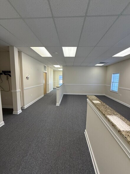 23077 Three Notch Rd, California, MD à vendre - Photo de l’immeuble – Image 3 sur 31