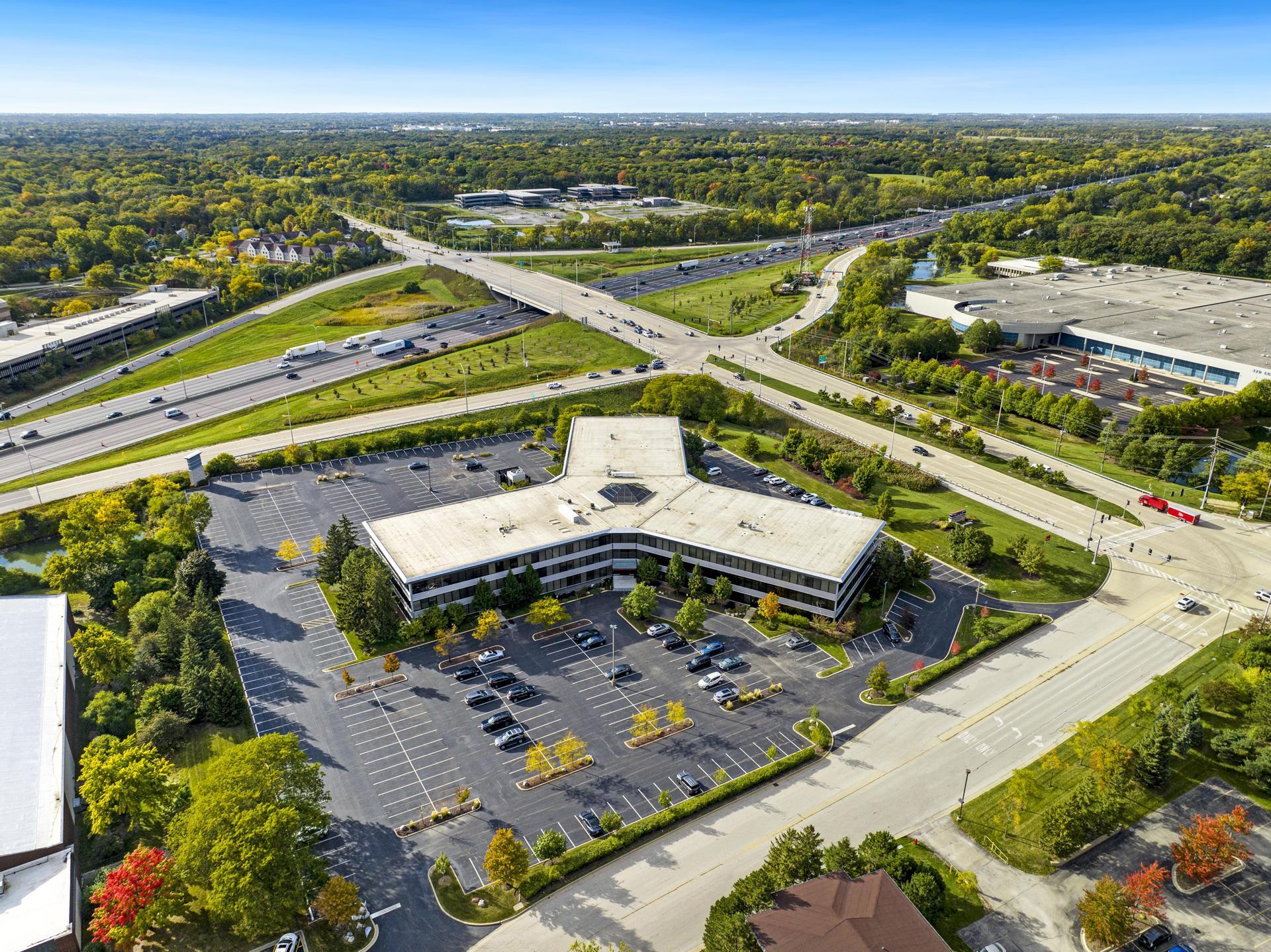 2275 Half Day Rd, Bannockburn, IL à louer Photo principale– Image 1 sur 17
