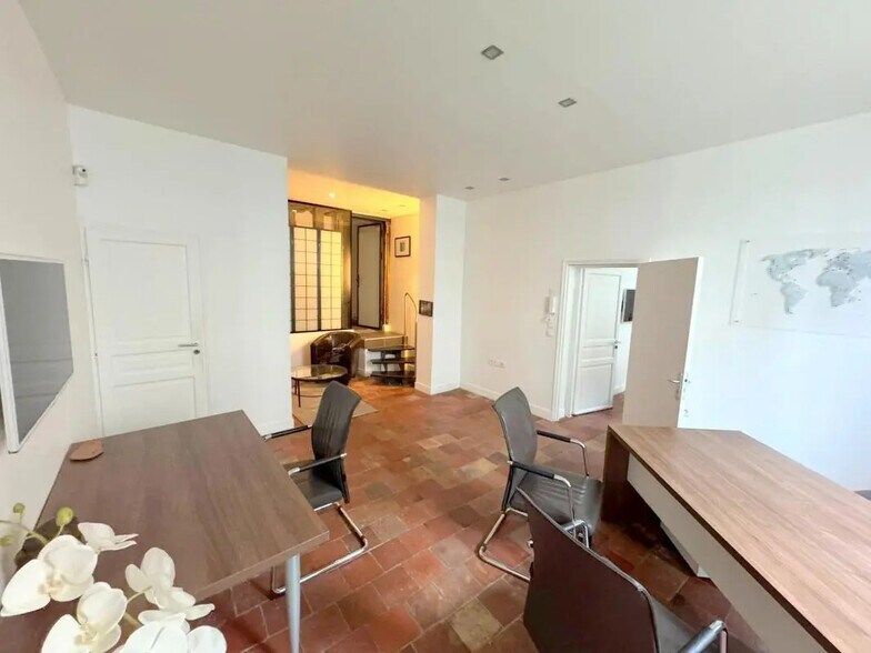 Bureau dans Versailles à louer - Photo de l’immeuble – Image 1 sur 8