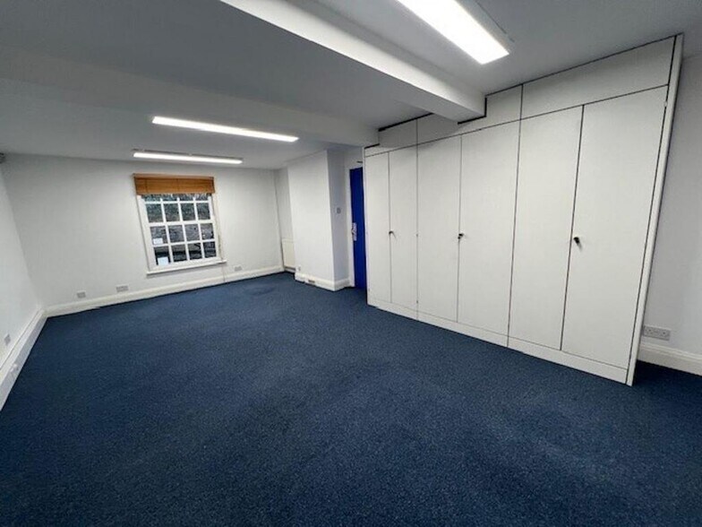 Mill Ln, Guildford à louer - Photo de l’immeuble – Image 2 sur 5