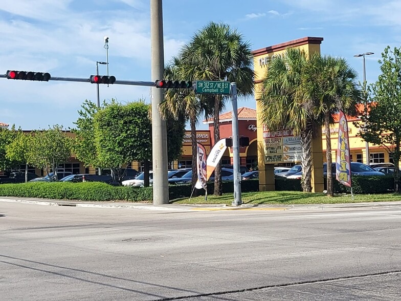 1750 NE 8th St, Homestead, FL à vendre - Photo de l’immeuble – Image 3 sur 87