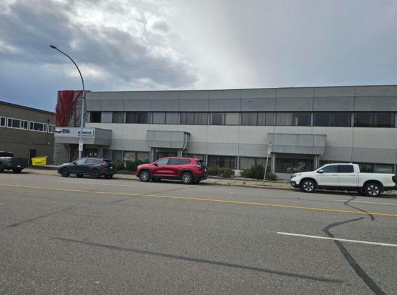 1577 7th Av, Prince George, BC à louer - Photo de l’immeuble – Image 2 sur 8