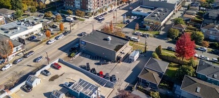 2696 Hastings St E, Vancouver, BC à louer Photo de l’immeuble– Image 1 sur 3