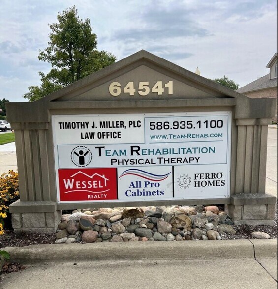 64541 Van Dyke Rd, Washington, MI à louer - Photo de l’immeuble – Image 3 sur 7