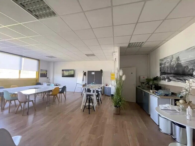 Bureau dans Grasse à louer - Photo de l’immeuble – Image 3 sur 11