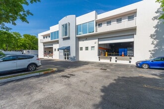 2100 Nw 102nd Pl, Doral, FL à louer Photo intérieure– Image 2 sur 20