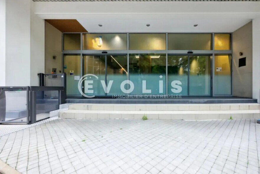 Bureau dans Noisy-le-Grand à louer - Photo de l’immeuble – Image 2 sur 9