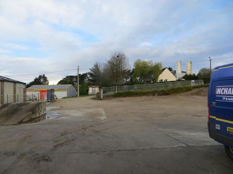 Local d'activités dans Plourin-lès-Morlaix à vendre - Photo de l’immeuble – Image 2 sur 7