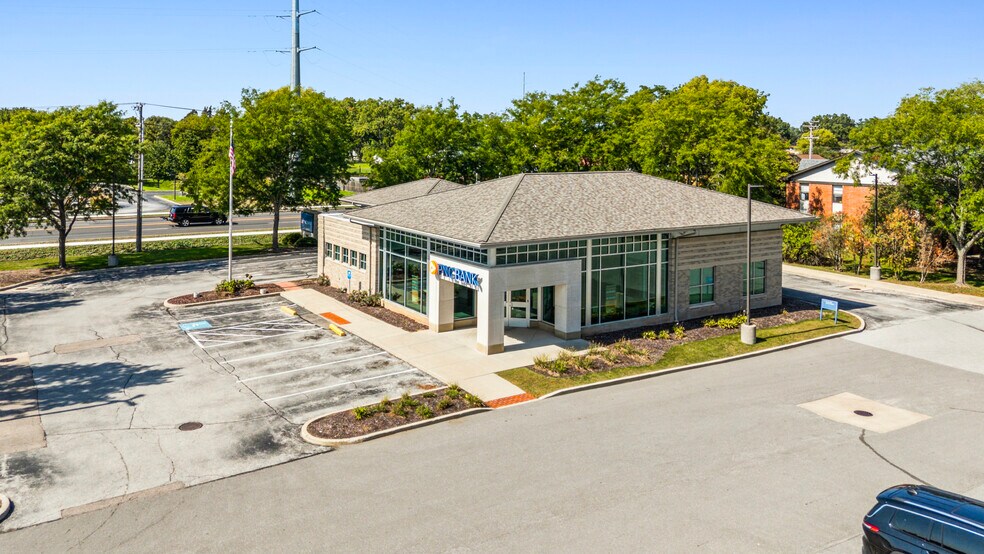 306-338 N Bittersweet Rd, Mishawaka, IN à vendre - Photo de l’immeuble – Image 3 sur 10