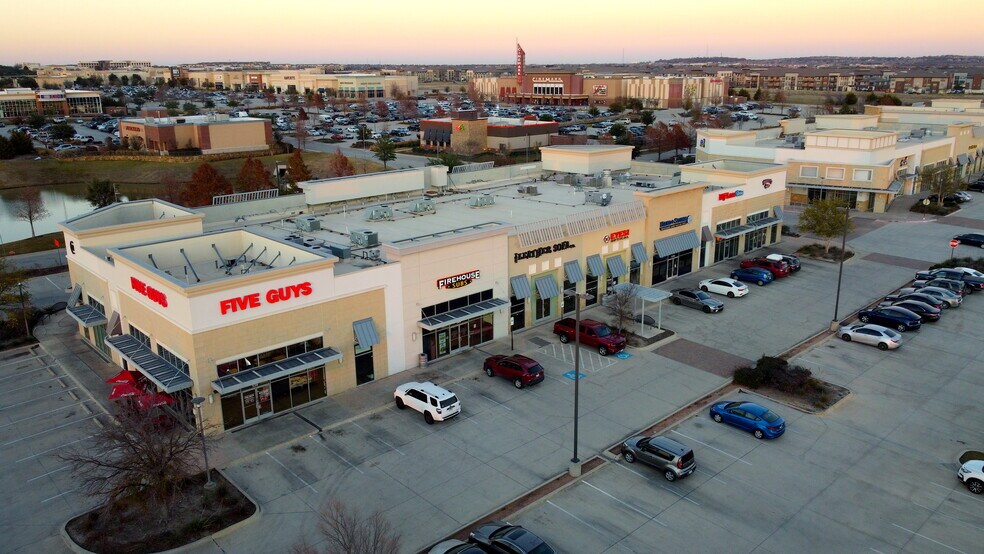 9120 North Fwy Pky, Fort Worth, TX à louer - Photo de l’immeuble – Image 2 sur 8