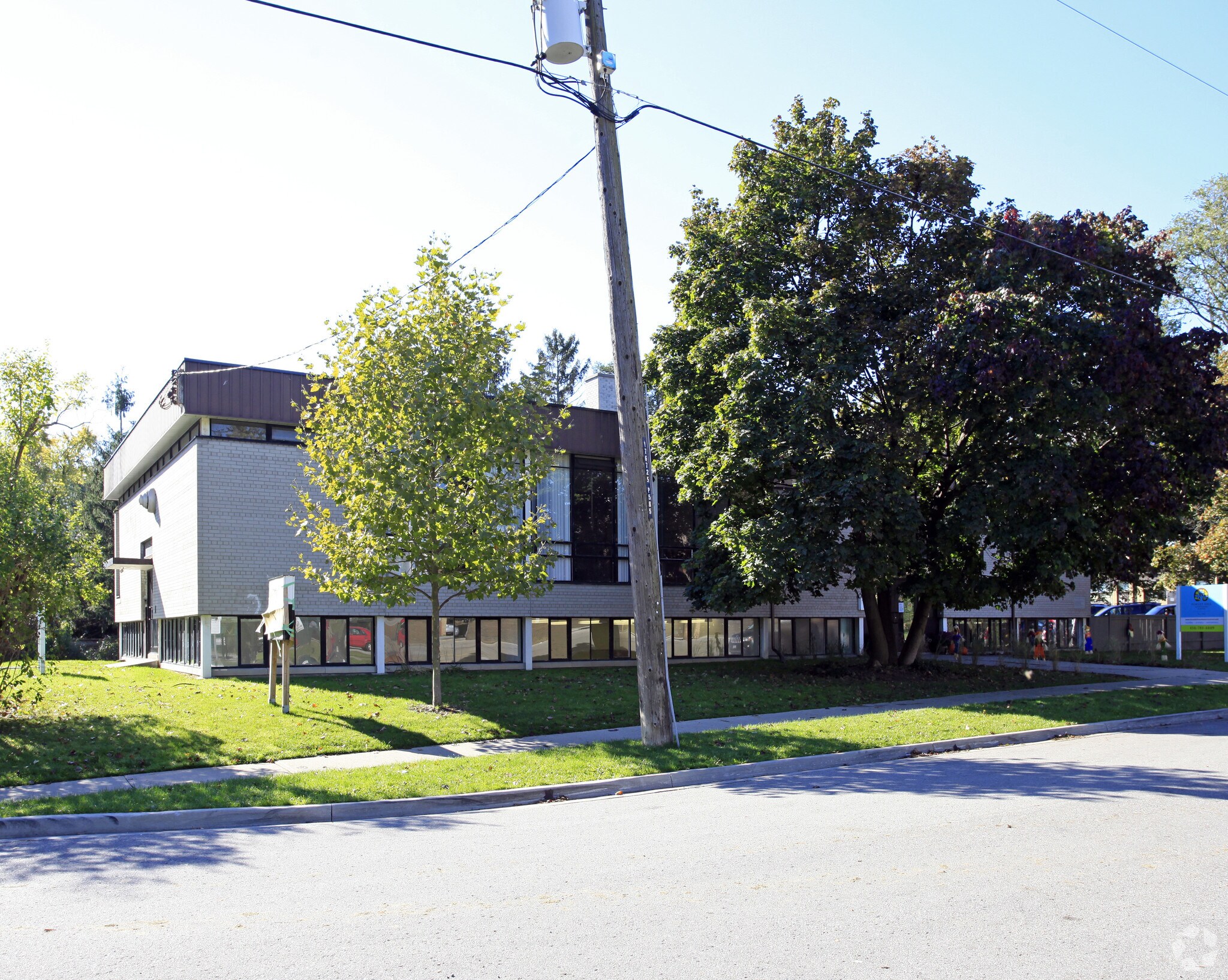 585 Cranbrooke Ave, Toronto, ON à louer Photo de l’immeuble– Image 1 sur 3