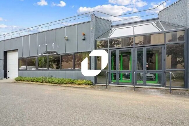 Plus de détails pour Bureau, Local d'activités à louer