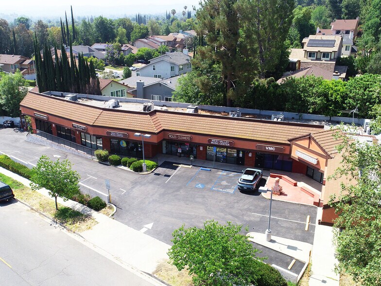 24440 Vanowen St, West Hills, CA à louer - Photo de l’immeuble – Image 1 sur 5