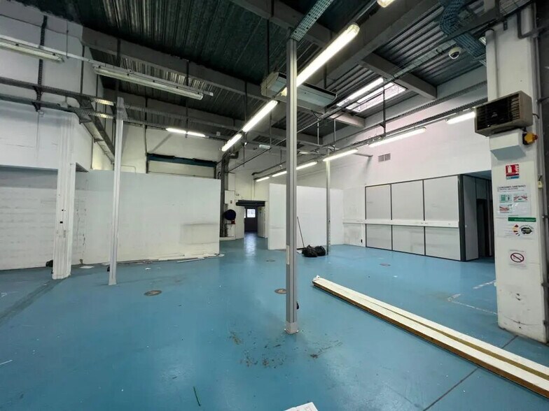 Local d’activités dans Ivry-sur-Seine à louer - Photo de l’immeuble – Image 3 sur 8