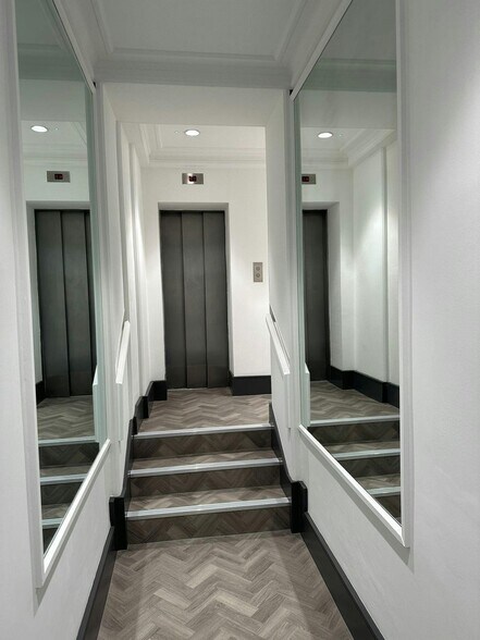 54 Conduit St, Londres à louer - Photo de l’immeuble – Image 2 sur 6