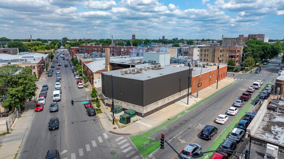 3220 W Grand Ave, Chicago, IL à vendre - Photo de l’immeuble – Image 2 sur 16
