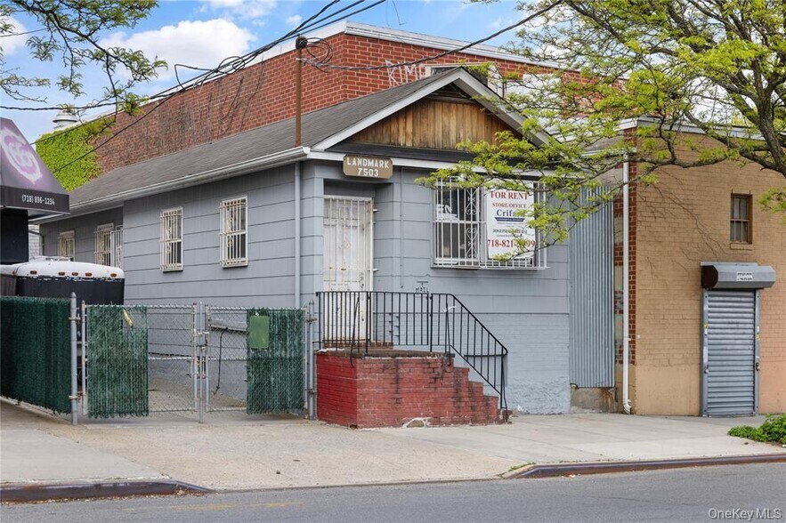 7503 88th St, Glendale, NY à vendre - Photo de l’immeuble – Image 3 sur 16