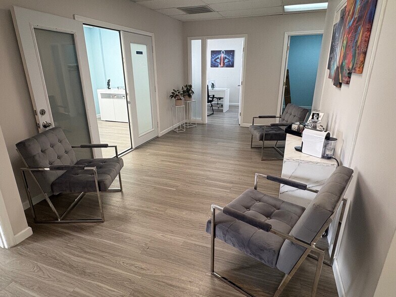 6105 Memorial Hwy, Tampa, FL à louer - Photo de l’immeuble – Image 2 sur 21