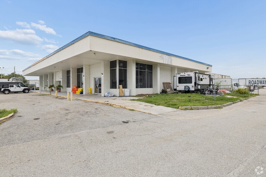 7501 E 15th St, Sarasota, FL à louer - Photo principale – Image 1 sur 24