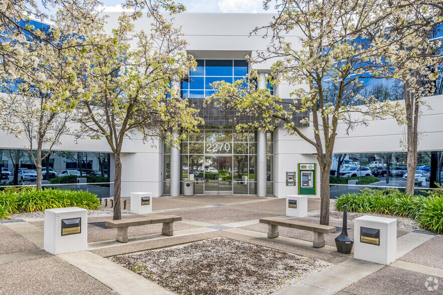 2270 Douglas Blvd, Roseville, CA à vendre - Photo de l’immeuble – Image 2 sur 7