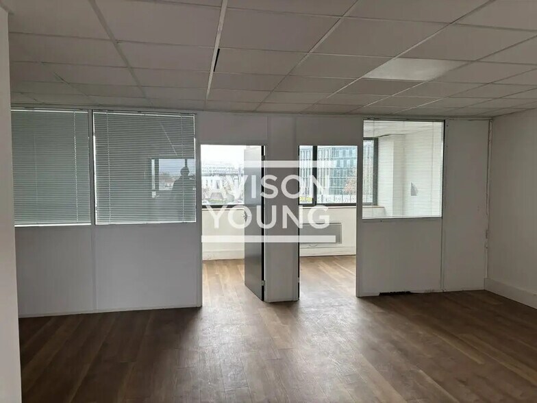 Local d’activités dans Saint-Denis à louer - Photo intérieure – Image 2 sur 9