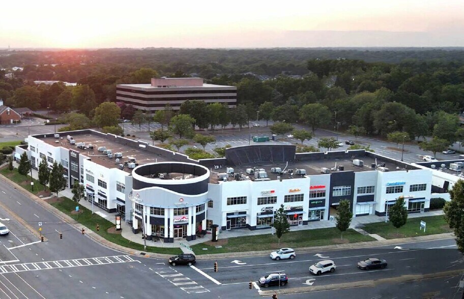 7510 Pineville-Matthews Rd, Charlotte, NC à louer - Photo de l’immeuble – Image 1 sur 4