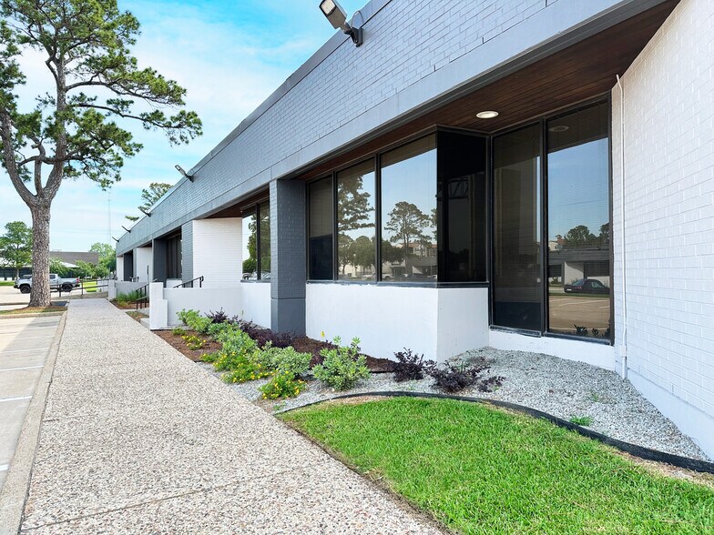 6699 Portwest Dr, Houston, TX à louer - Photo de l’immeuble – Image 2 sur 8