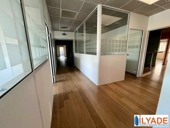 Plus de détails pour 165 Avenue Du Marin Blanc, Aubagne - Bureau à louer