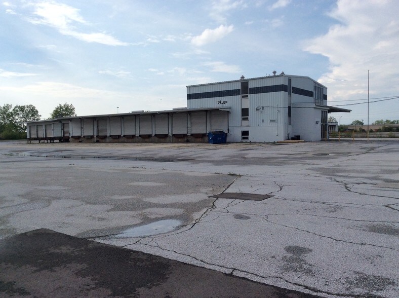2532 Bremer Rd, Fort Wayne, IN à louer - Photo de l’immeuble – Image 3 sur 4