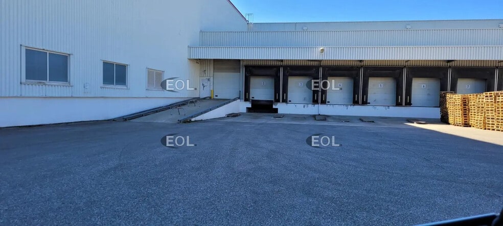 Industriel/Logistique dans Villefontaine à louer - Photo de l’immeuble – Image 2 sur 9