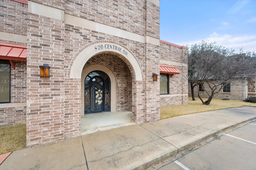 820 Central Dr, Colleyville, TX à louer - Photo de l’immeuble – Image 2 sur 62