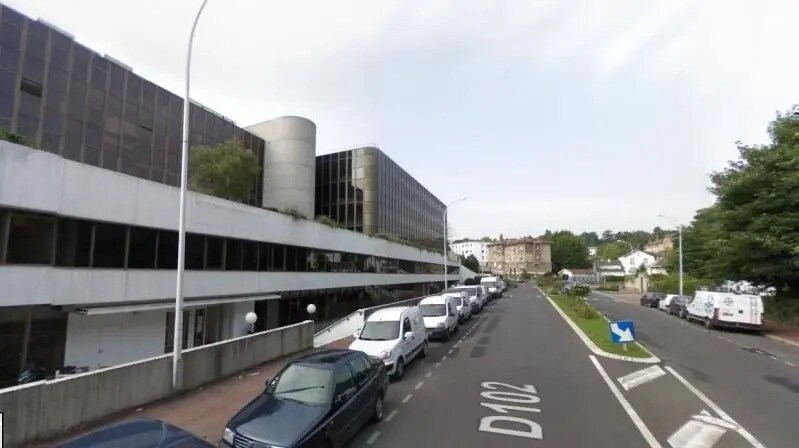 Bureau dans Louveciennes à louer - Photo de l’immeuble – Image 2 sur 3