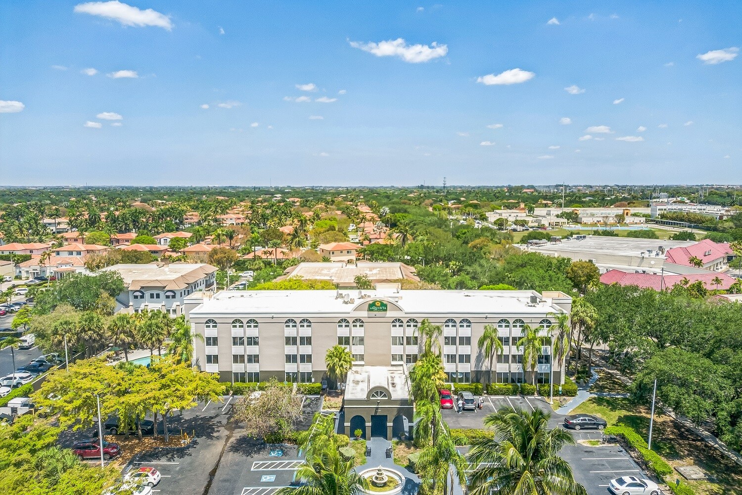 7925 NW 154th St, Miami Lakes, FL à vendre Photo de l’immeuble– Image 1 sur 23