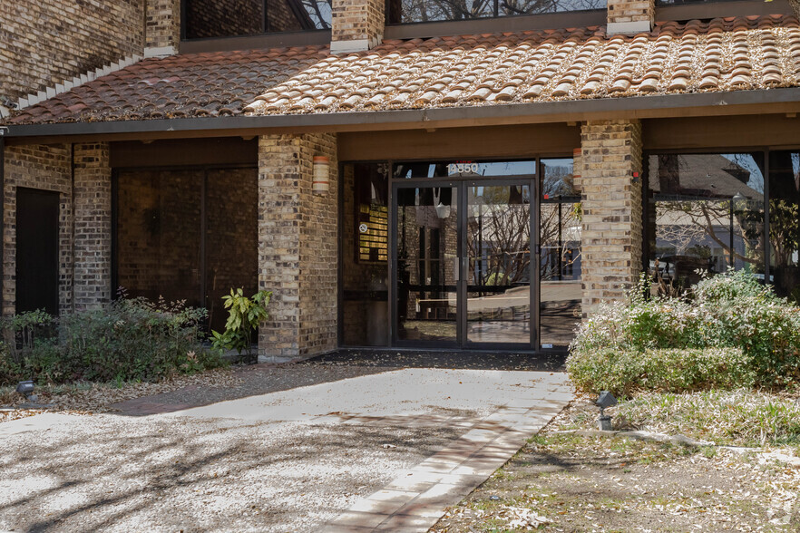 14850 Montfort Dr, Addison, TX à louer - Photo de l’immeuble – Image 3 sur 7