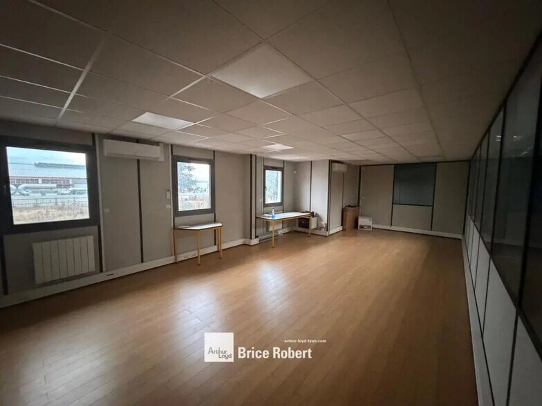 Bureau dans Décines-Charpieu à louer - Photo intérieure – Image 2 sur 3