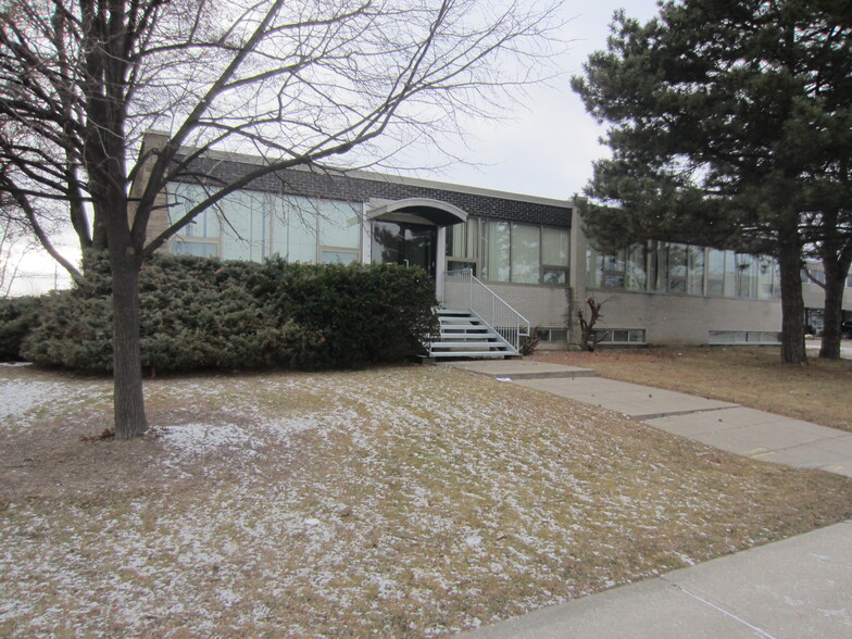 76 Signet Dr, Toronto, ON à louer - Photo de l’immeuble – Image 3 sur 13