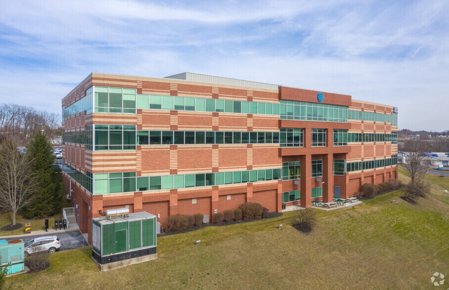 2550 Interstate Dr, Harrisburg, PA à louer - Photo de l’immeuble – Image 2 sur 10