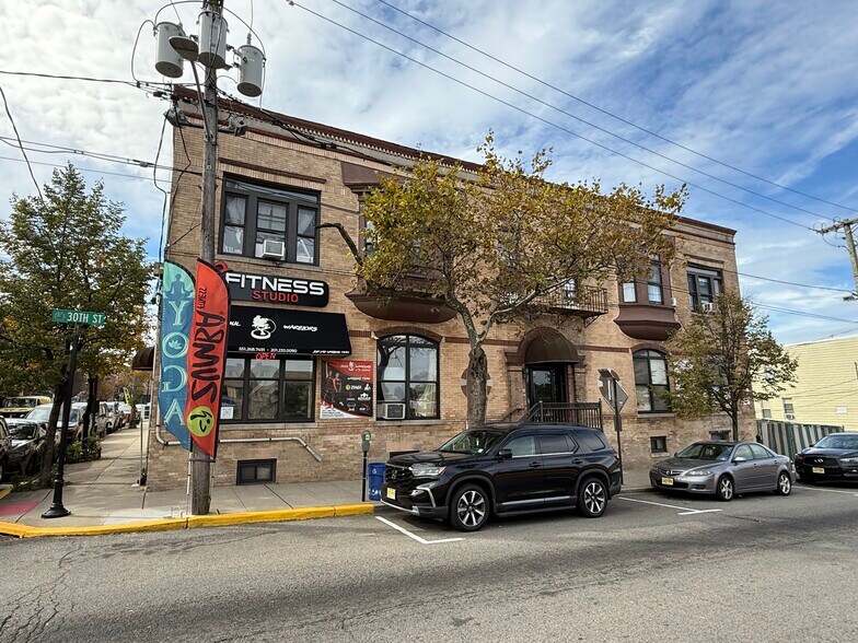 2913 Jeannette St, Union City, NJ à vendre - Photo de l’immeuble – Image 1 sur 50