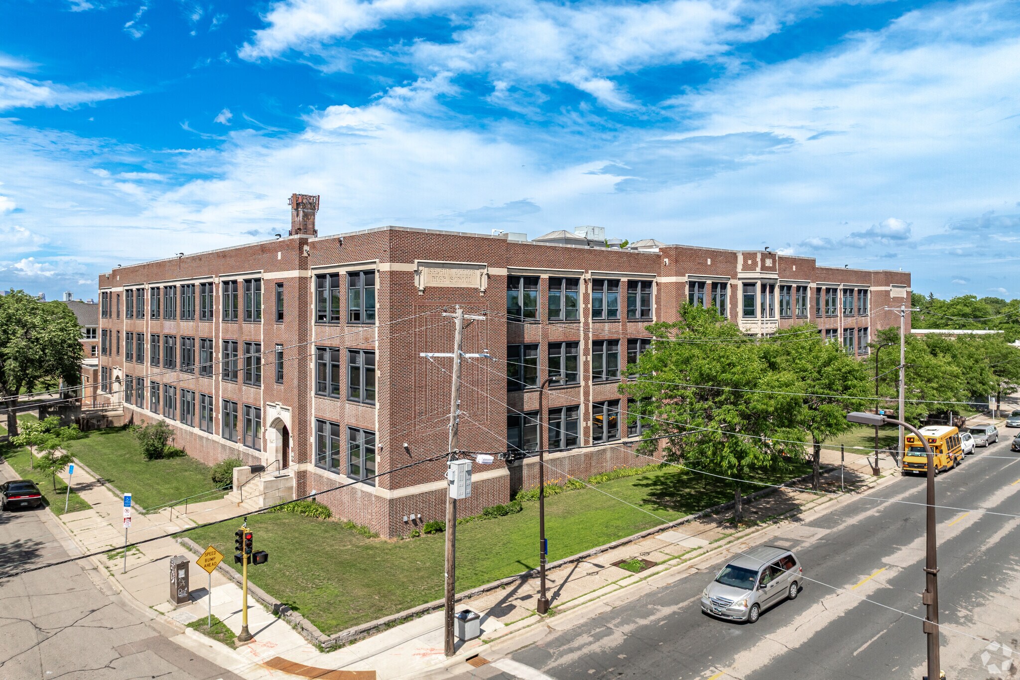 310 E 38th St, Minneapolis, MN à louer Photo principale– Image 1 sur 10