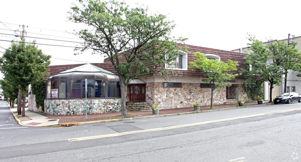 203 Paterson Ave, Wallington, NJ à louer - Photo principale – Image 1 sur 13