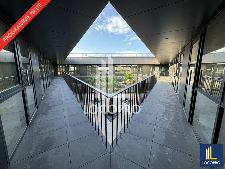 Bureau dans Puget-sur-Argens à vendre - Photo de l’immeuble – Image 2 sur 9