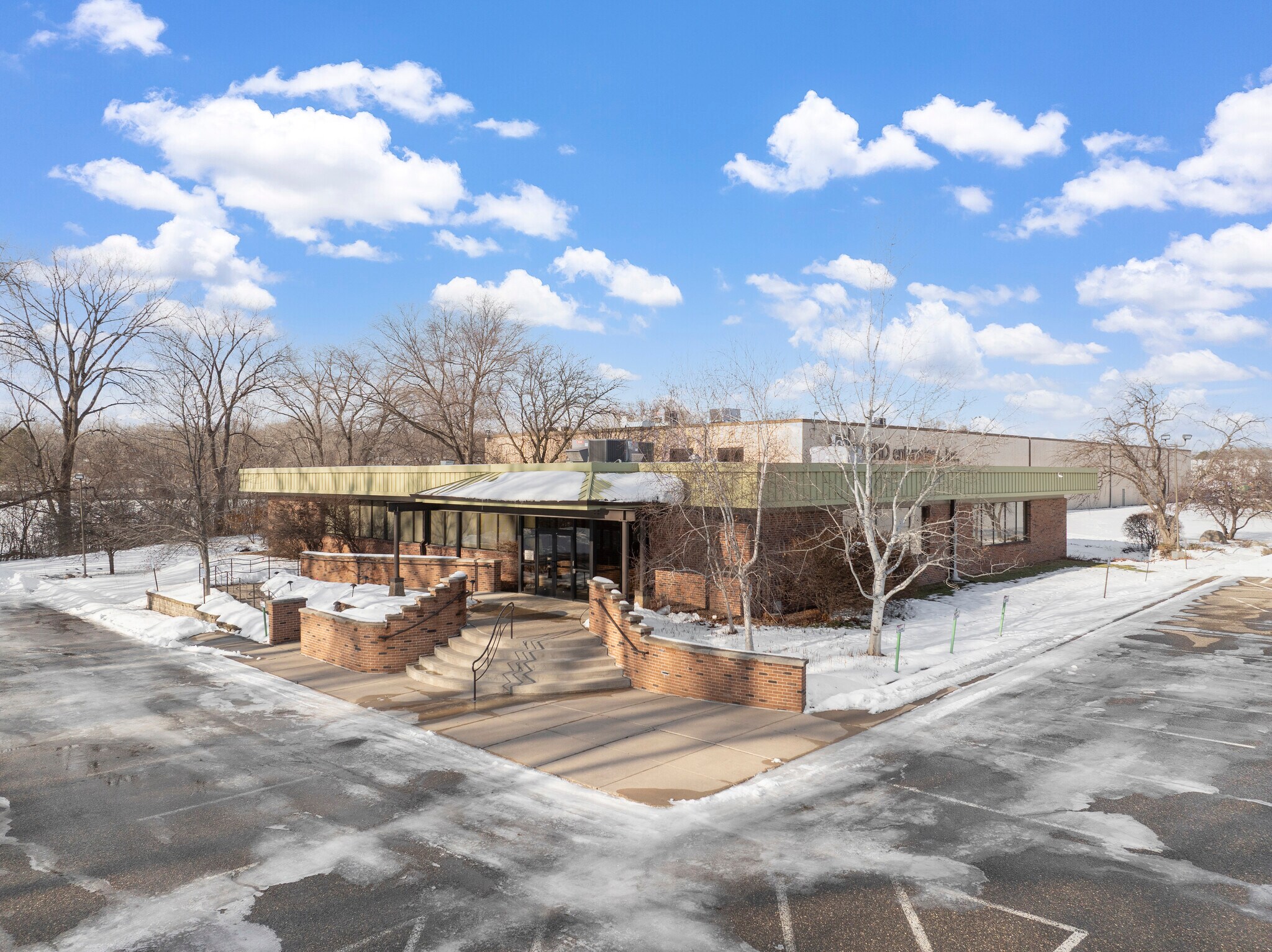 300 SW 9th Ave, New Brighton, MN à vendre Photo principale– Image 1 sur 8