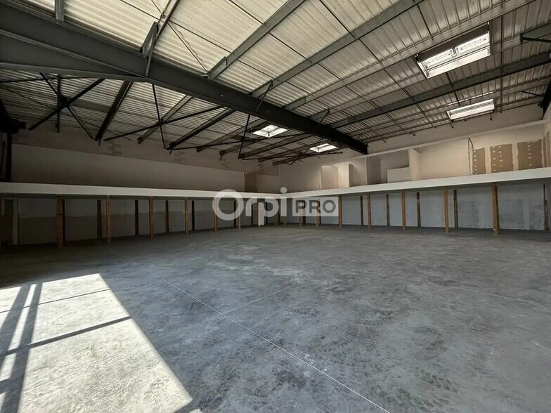 Local d’activités dans Plougoumelen à louer - Photo de l’immeuble – Image 1 sur 7