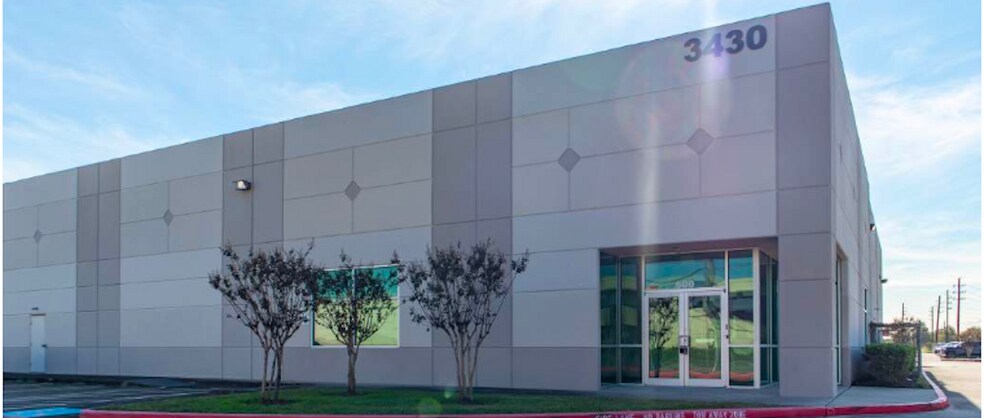 3430 S Sam Houston Pkwy E, Houston, TX à louer - Photo de l’immeuble – Image 1 sur 4