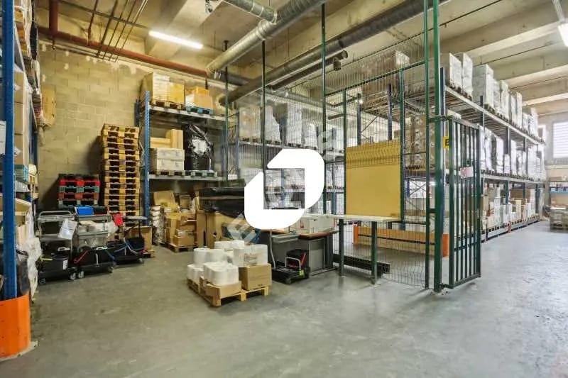 Local d’activités dans Montreuil à louer - Photo de l’immeuble – Image 3 sur 9