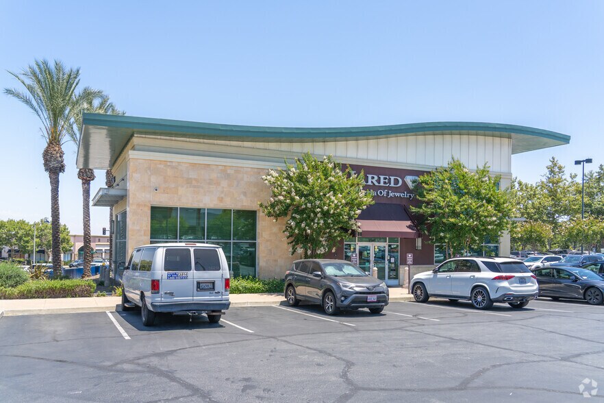 3585 Grand Ave, Chino Hills, CA à vendre - Photo de l’immeuble – Image 2 sur 4